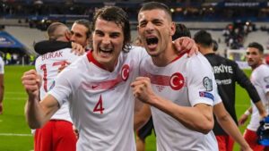 Söyüncü ve Demiral sevinci